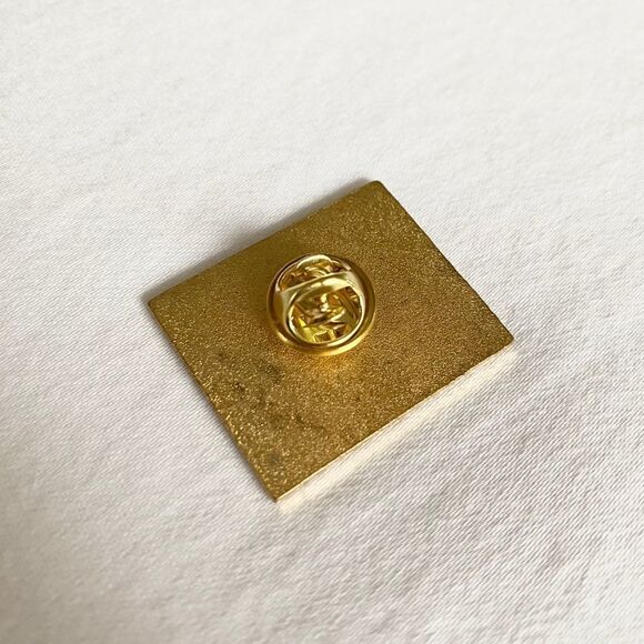 ENAMEL Pin If you Can Read This You Are Too Close - Picture 3 of 3